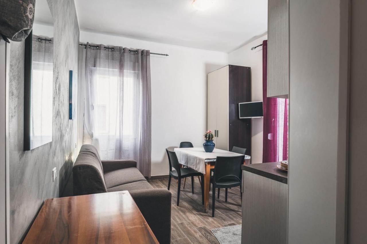 Bulldog Station Apartments With Private Wc, Ac, Tv Местре Экстерьер фото