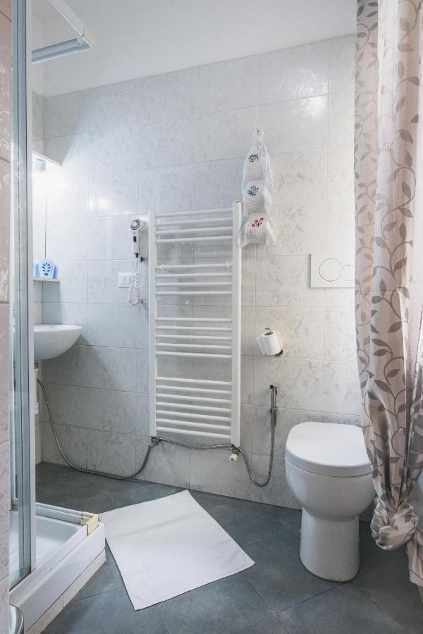 Bulldog Station Apartments With Private Wc, Ac, Tv Местре Экстерьер фото
