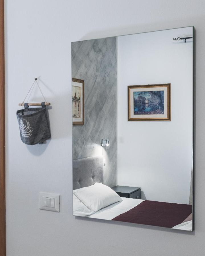 Bulldog Station Apartments With Private Wc, Ac, Tv Местре Экстерьер фото