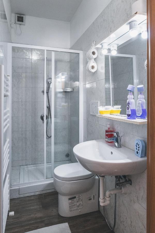 Bulldog Station Apartments With Private Wc, Ac, Tv Местре Экстерьер фото