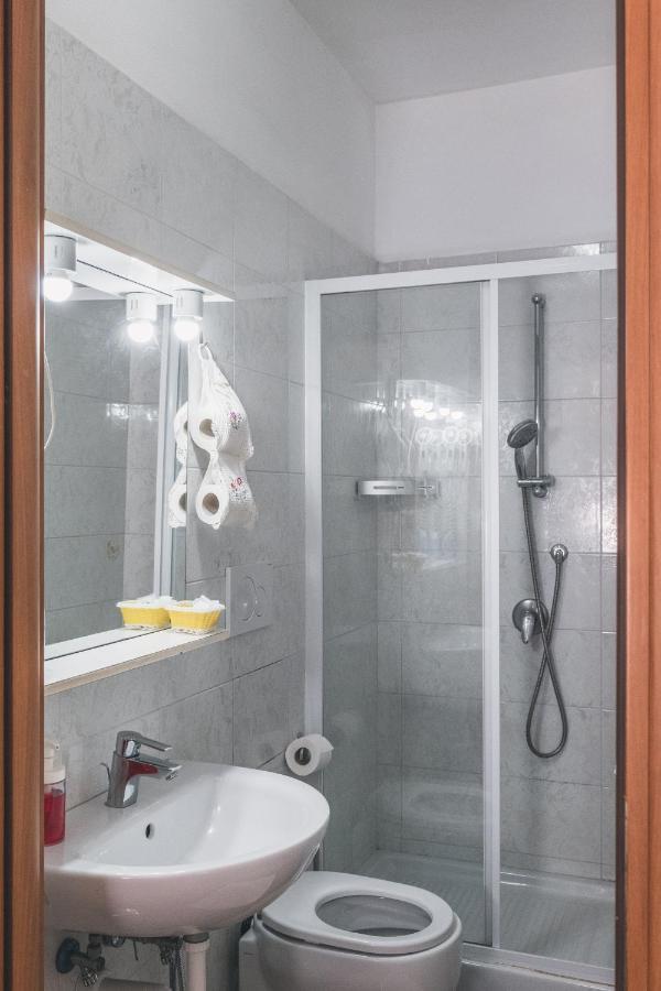 Bulldog Station Apartments With Private Wc, Ac, Tv Местре Экстерьер фото